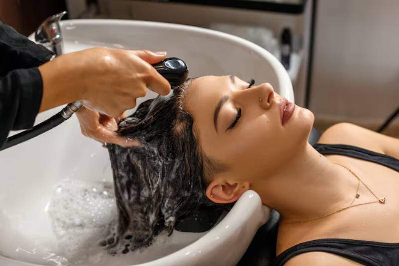 Mơ thấy gội đầu trong tiệm – Thay đổi lớn đang đến