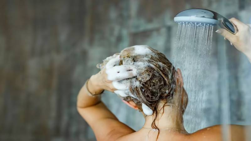 Mơ thấy mình đang gội đầu – Dự báo về sự tái sinh và cơ hội